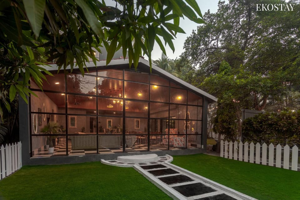 Property building, Spring, Day, Natural landscape, Garden, Garden view
