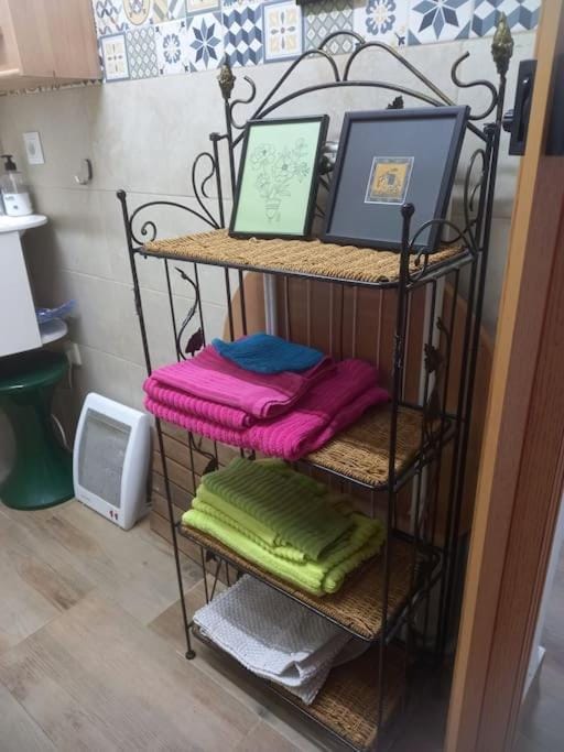 Acogedora casita loft de piedra con piscina compartida Apartment in Community of Madrid