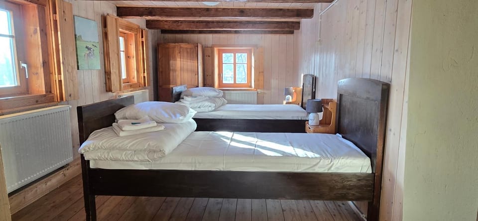 Bed, Photo of the whole room, Bedroom, towels