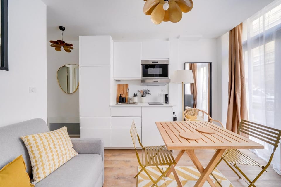 Kitchen or kitchenette, Living room
