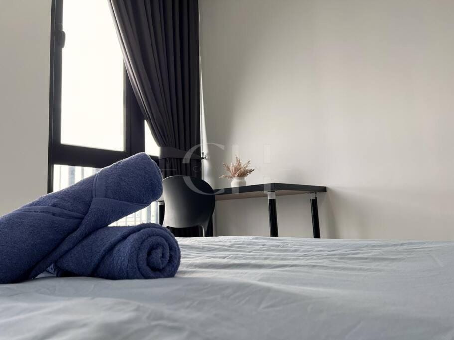 The Podium 3 bedrooms @ 8 pax Free Internet & TV Box Apartment in Kuching