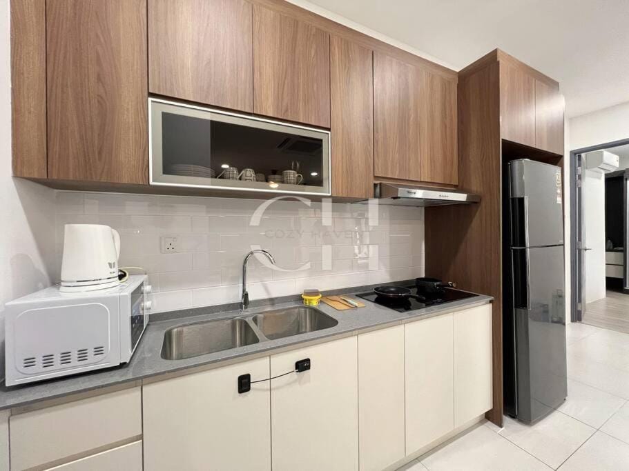 The Podium 3 bedrooms @ 8 pax Free Internet & TV Box Apartment in Kuching