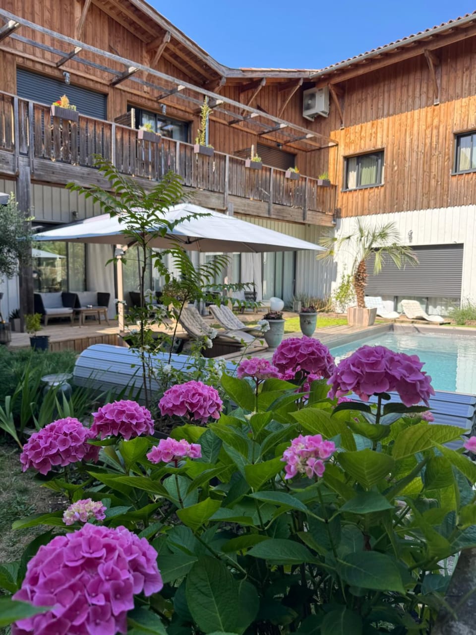 Property building, Garden, Garden view, Pool view, Swimming pool
