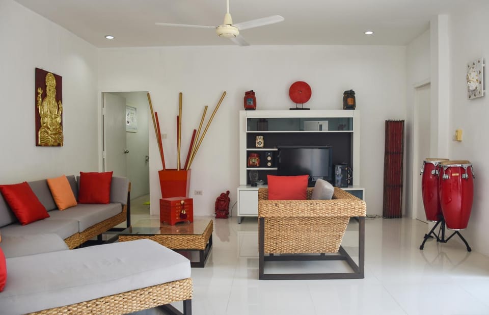 Communal lounge/ TV room, TV and multimedia, Living room