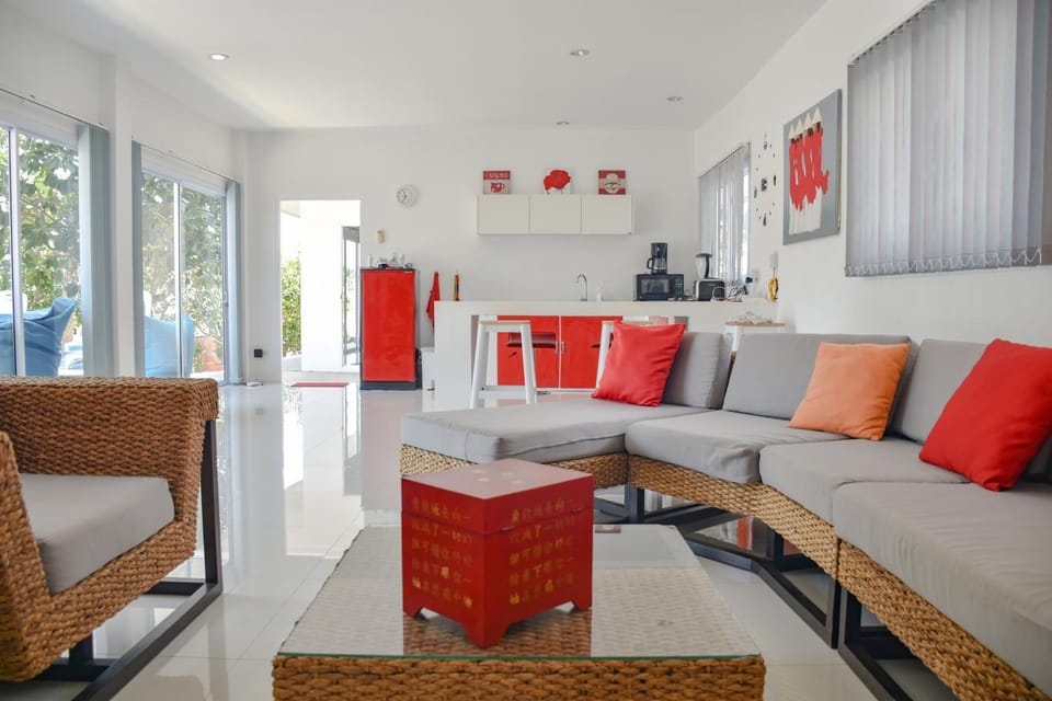 Communal lounge/ TV room, TV and multimedia, Living room