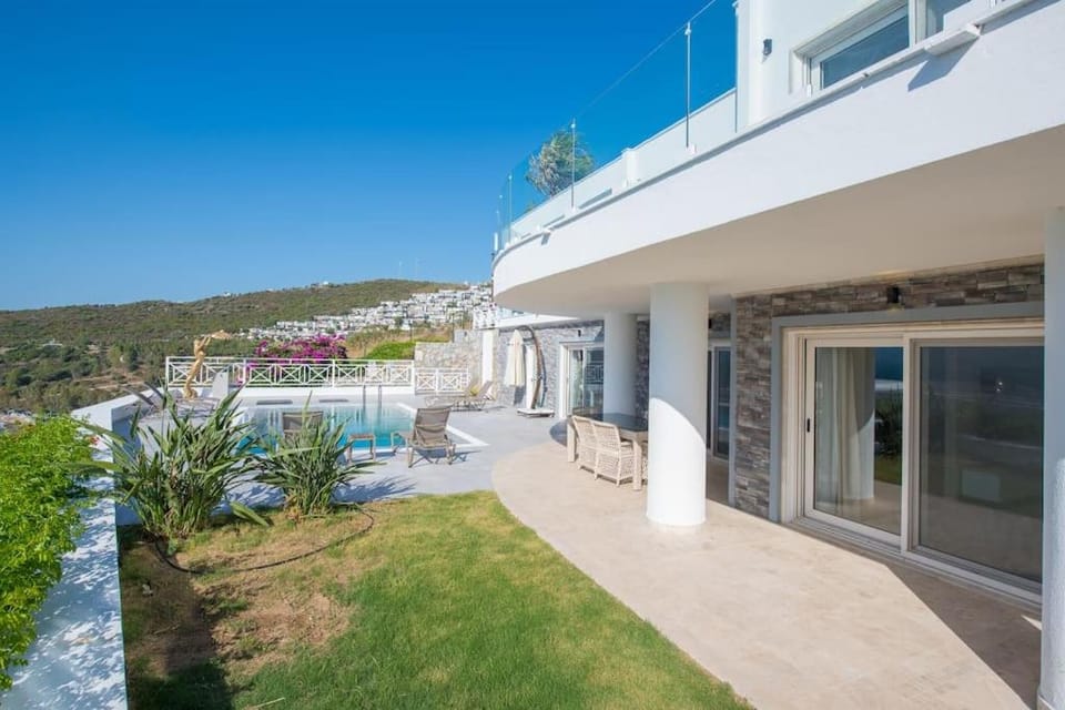 Property building, Day, Mountain view