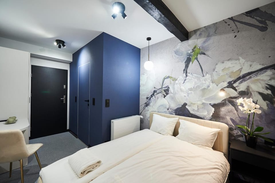 Bed, Photo of the whole room, wardrobe