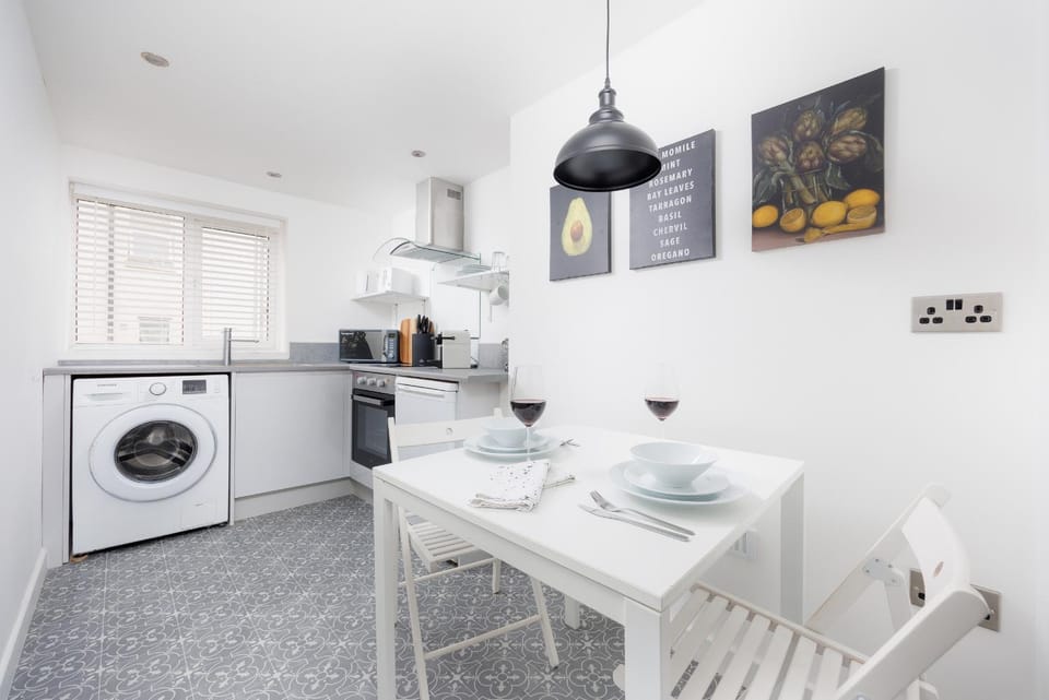 Seating area, Dining area, pet friendly, washing machine, kitchen