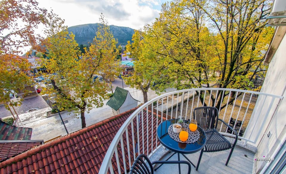 View (from property/room), Balcony/Terrace, Seating area, Mountain view