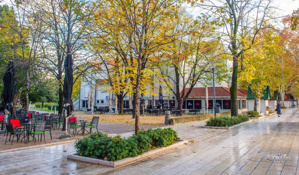 Neighbourhood, Location