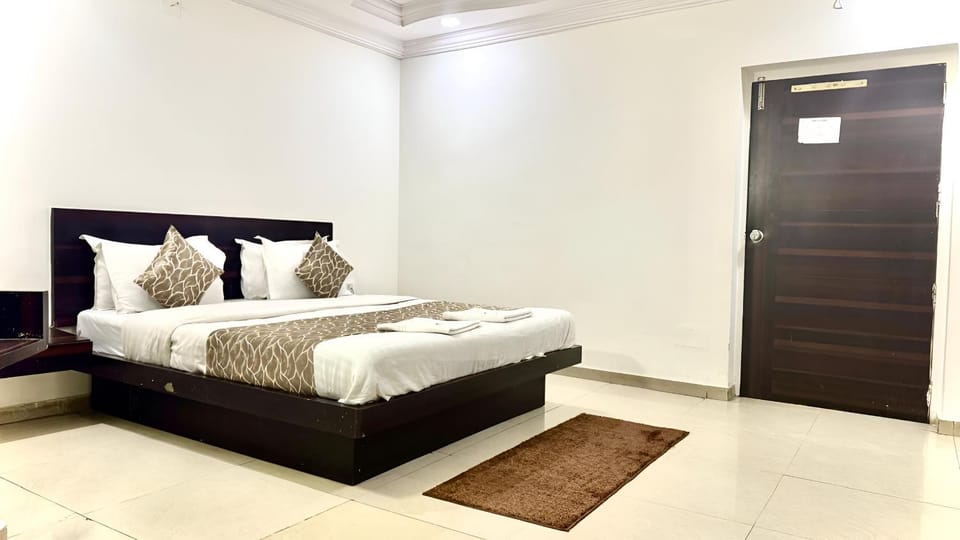 Hotel Dev Palace Hotel in Ahmedabad