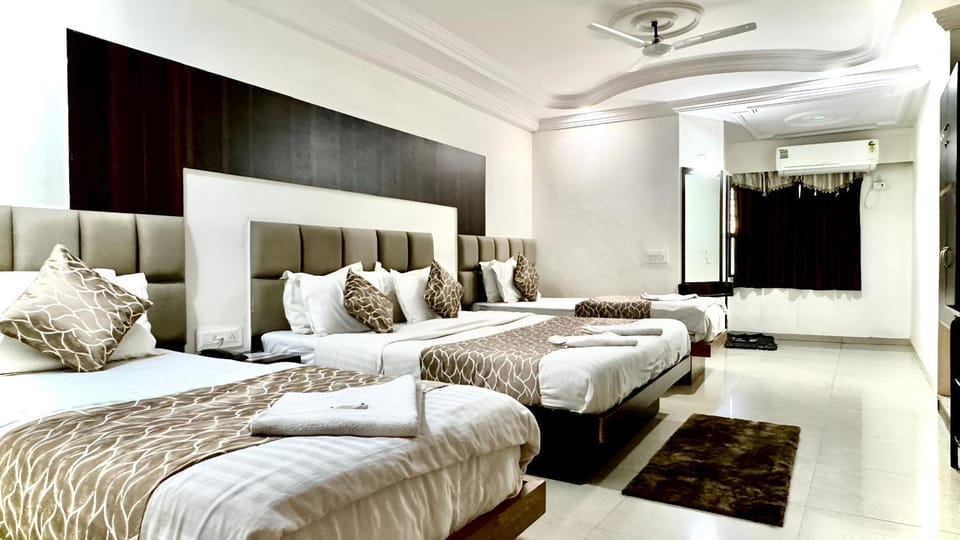 Hotel Dev Palace Hotel in Ahmedabad