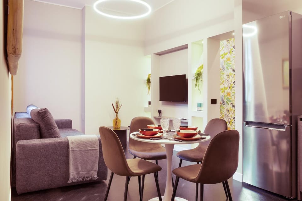 Communal lounge/ TV room, TV and multimedia, Dining area