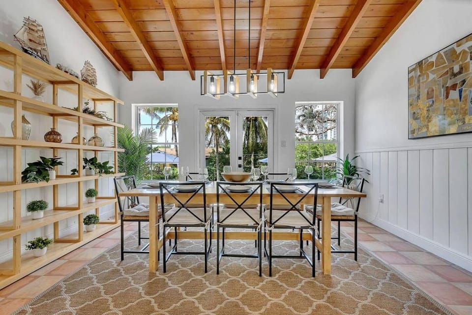 Villa Rustica 5 Bedroom 3 Bath with Pool Next to River 1800 House in Miami