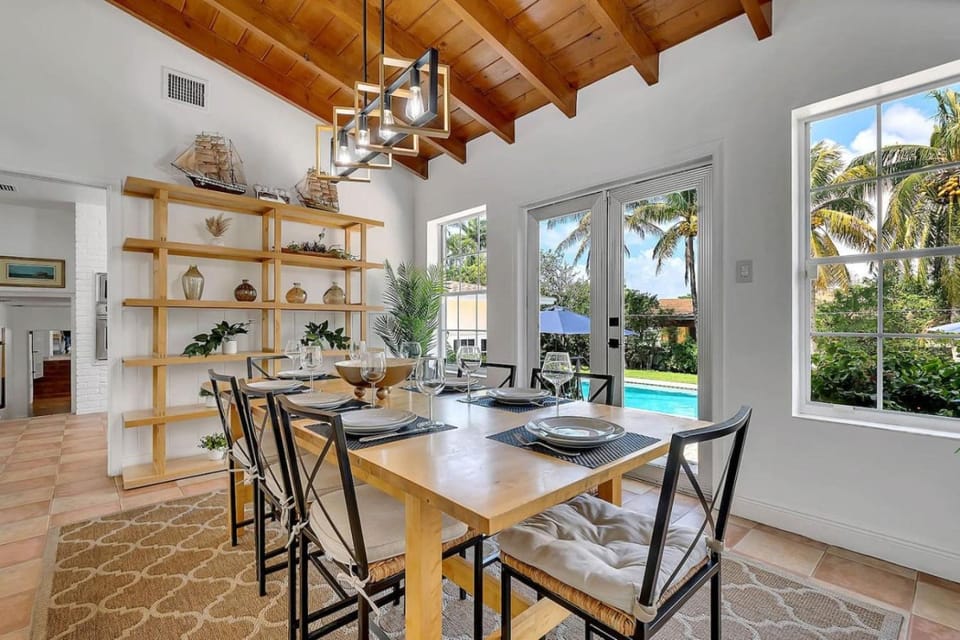 Villa Rustica 5 Bedroom 3 Bath with Pool Next to River 1800 House in Miami