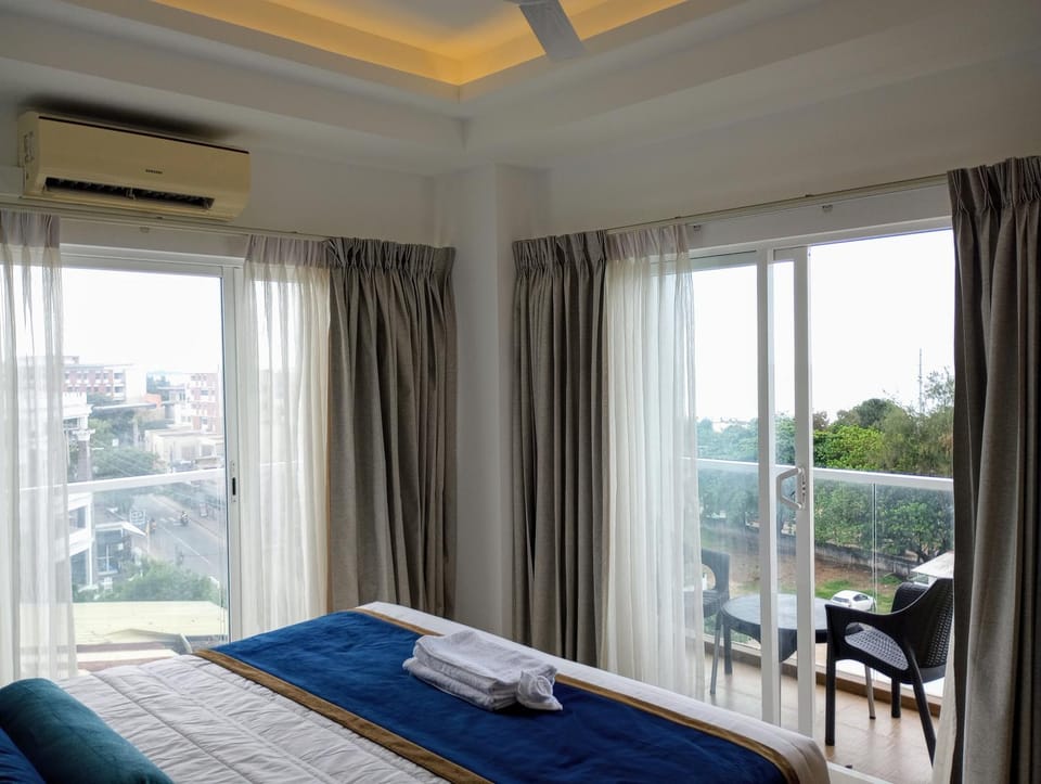 Bed, View (from property/room), Balcony/Terrace, towels