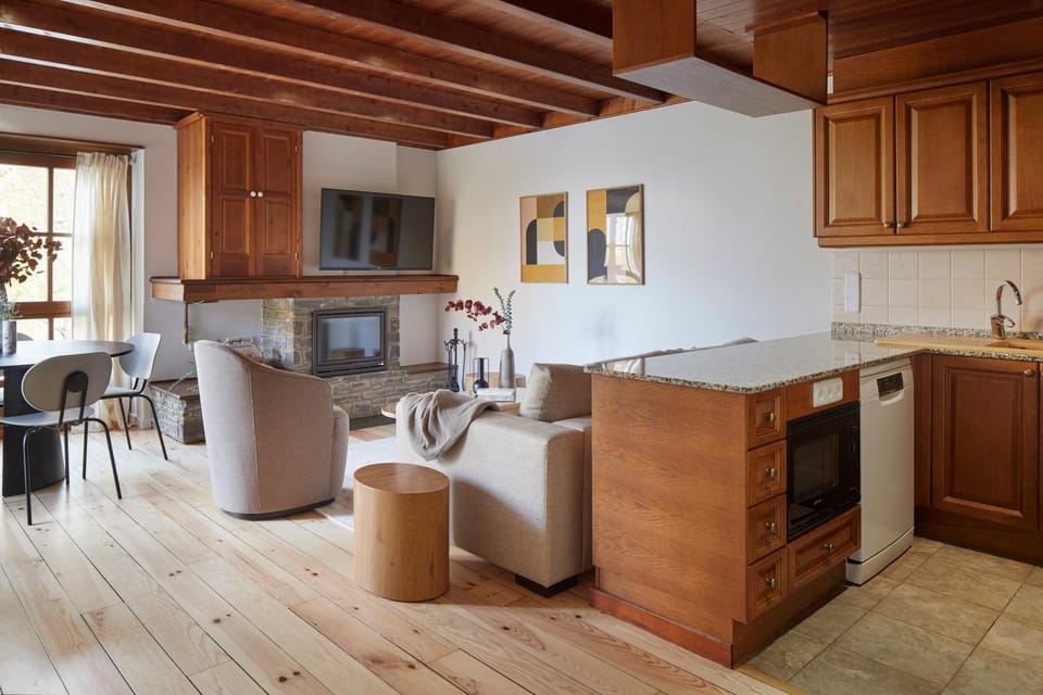 Kitchen or kitchenette, Living room