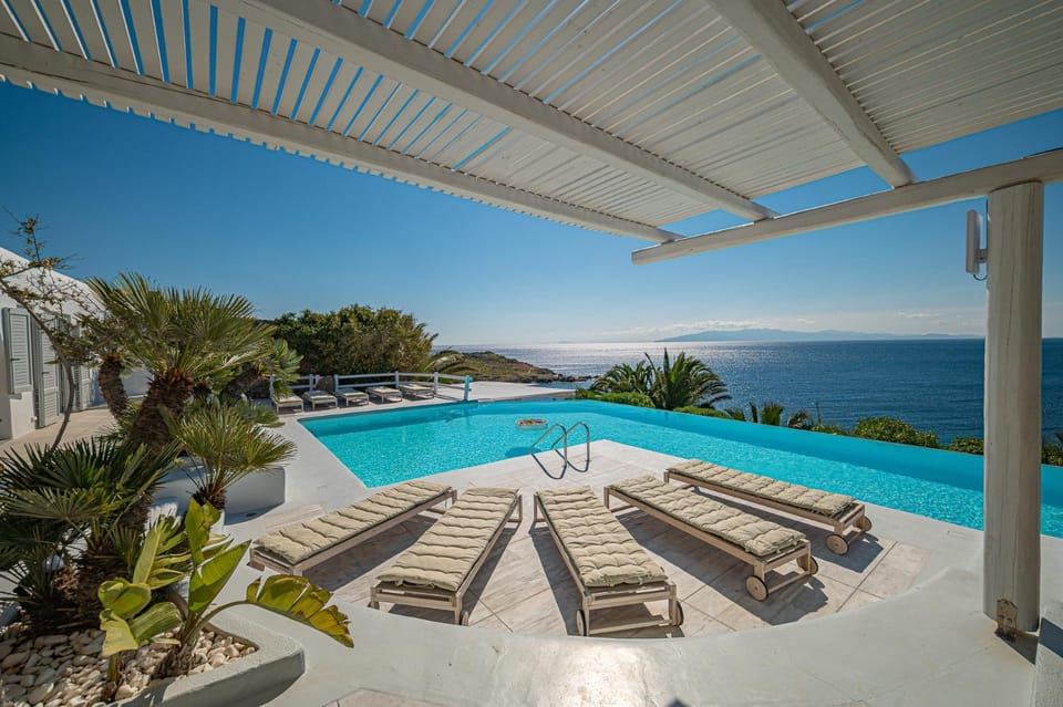 Patio, Day, Natural landscape, View (from property/room), Pool view, Sea view, Swimming pool, sunbed