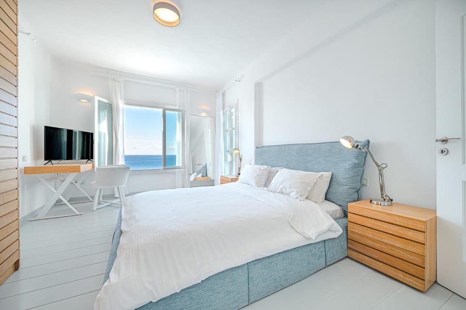 TV and multimedia, Photo of the whole room, Bedroom