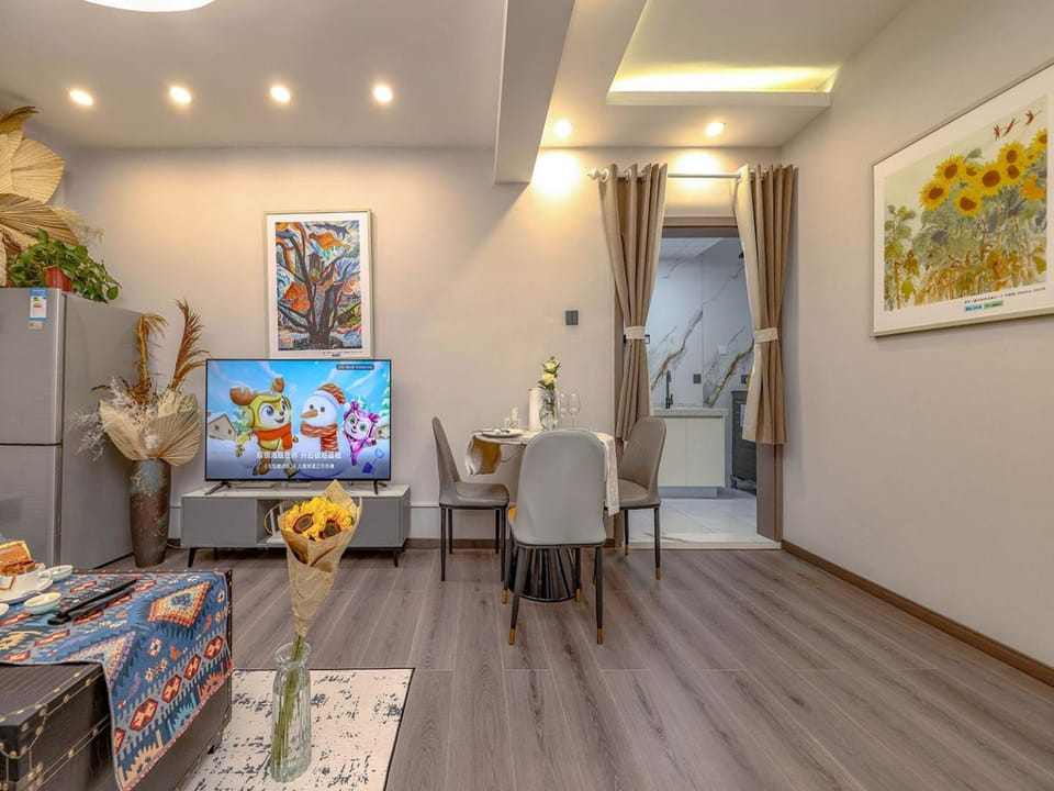TV and multimedia, Living room, Decorative detail, Seating area, Dining area