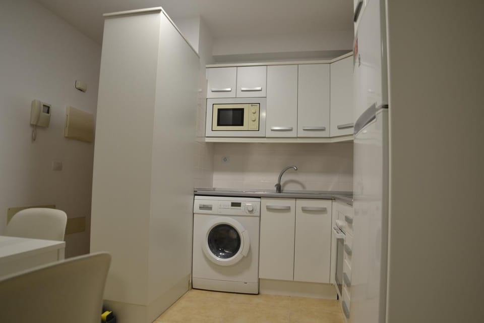 Kitchen or kitchenette, washing machine, dryer