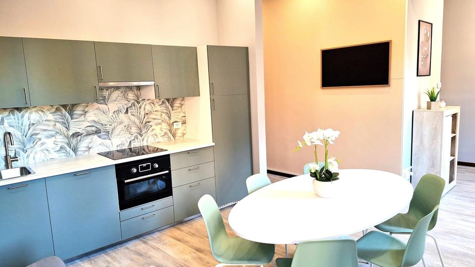 TV and multimedia, Kitchen or kitchenette, Living room, Dining area, minibar, kitchen