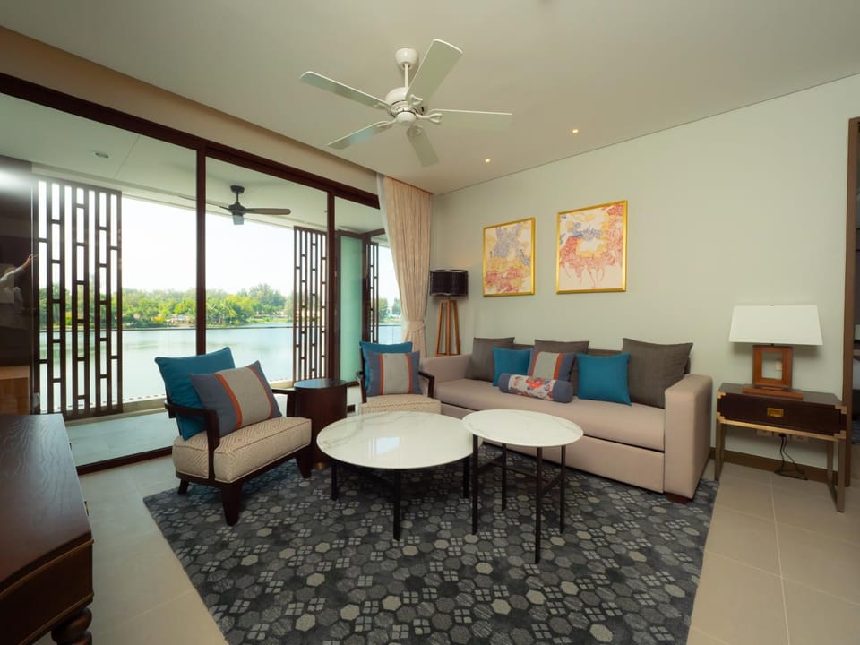 Living room, Seating area, fireplace