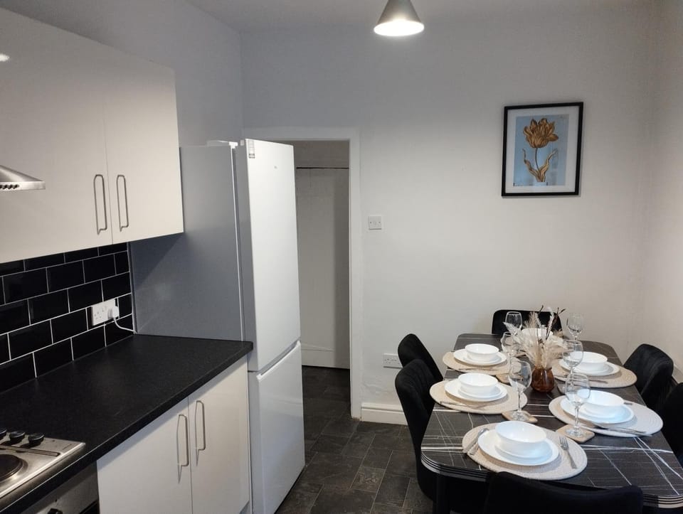 Dining area, kitchen