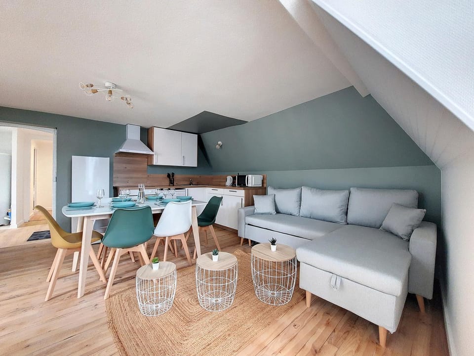 Kitchen or kitchenette, Living room, Seating area, Dining area, minibar, pet friendly