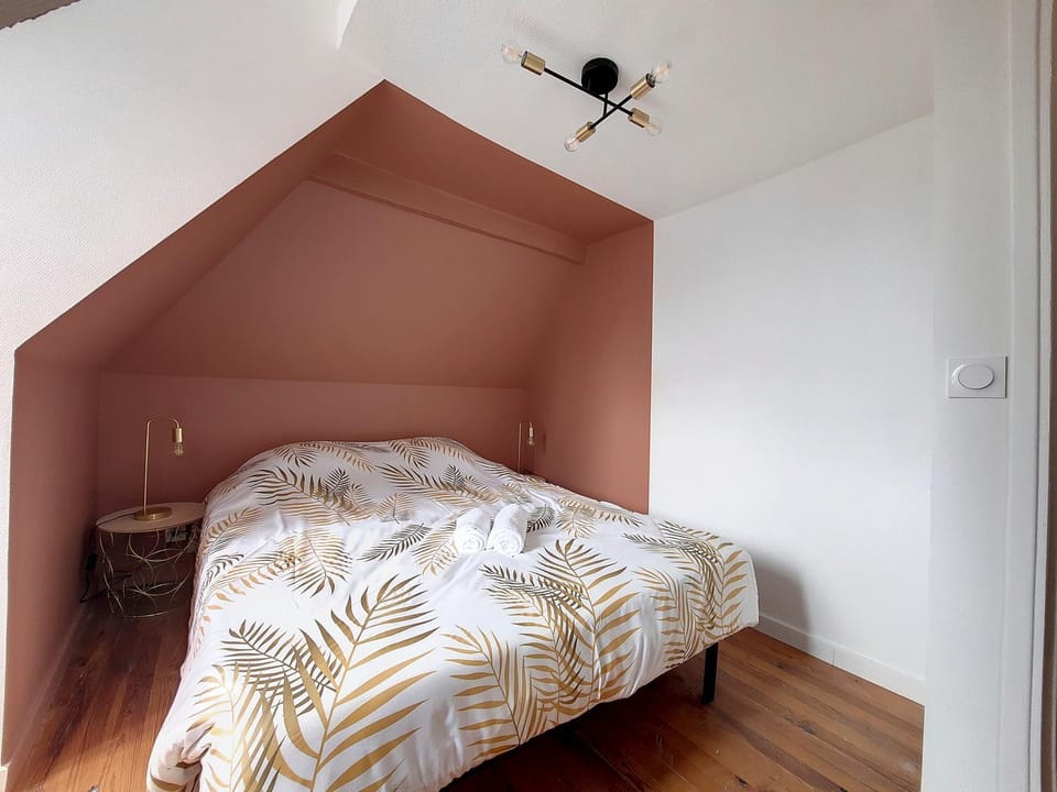 Bed, Photo of the whole room, Bedroom