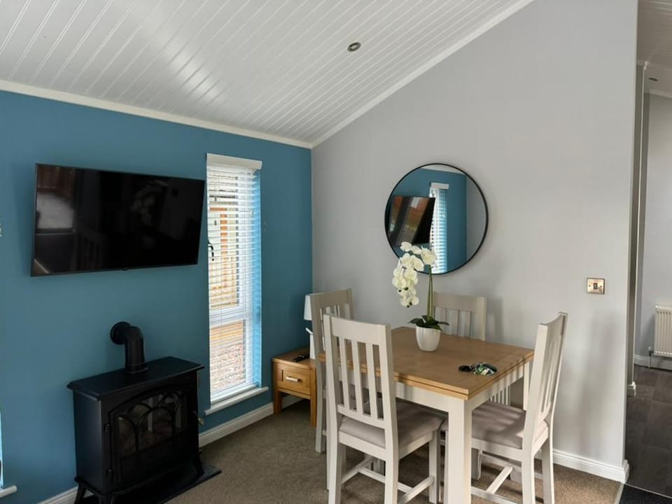 TV and multimedia, Dining area