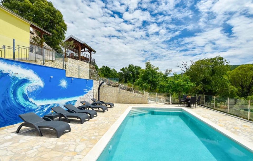 Day, Natural landscape, Swimming pool, sunbed