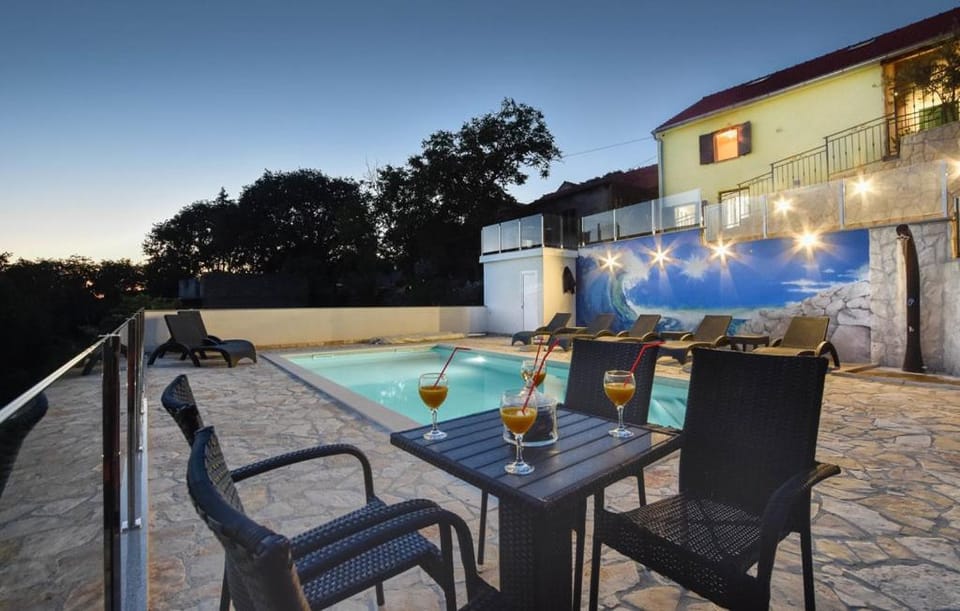 Property building, Patio, Balcony/Terrace, Swimming pool