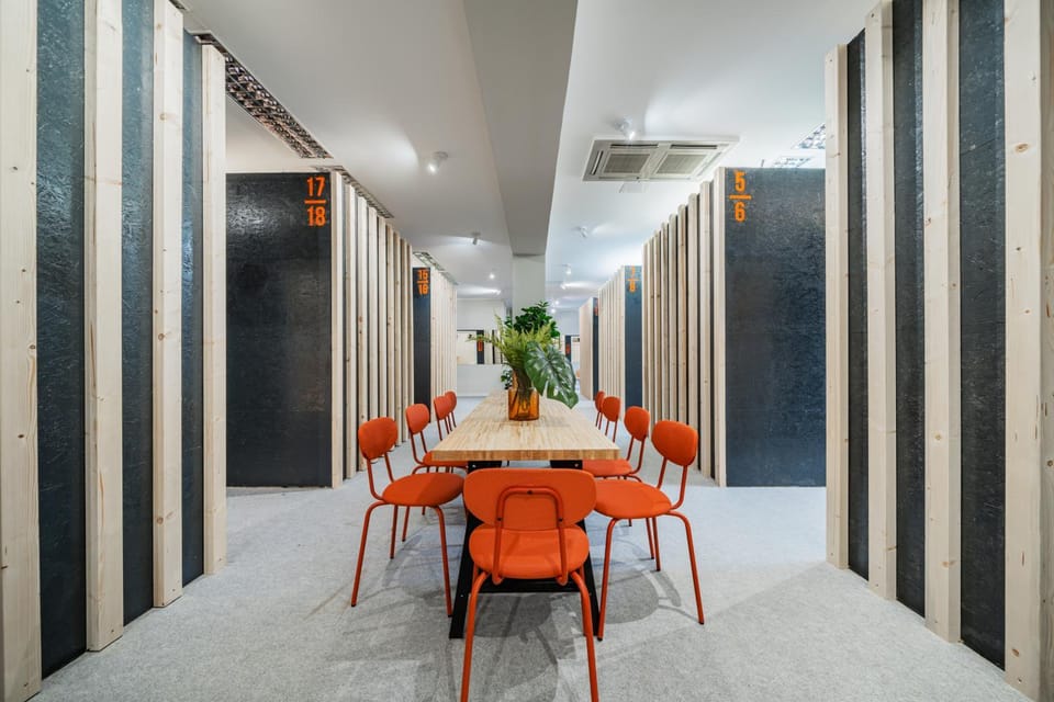 Seating area, Dining area
