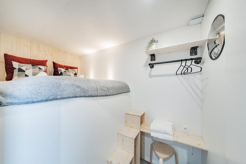 Bed, Photo of the whole room