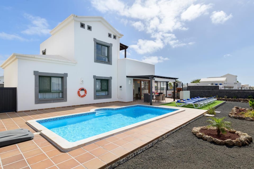 Day, Pool view, Swimming pool, Open Air Bath, sunbed