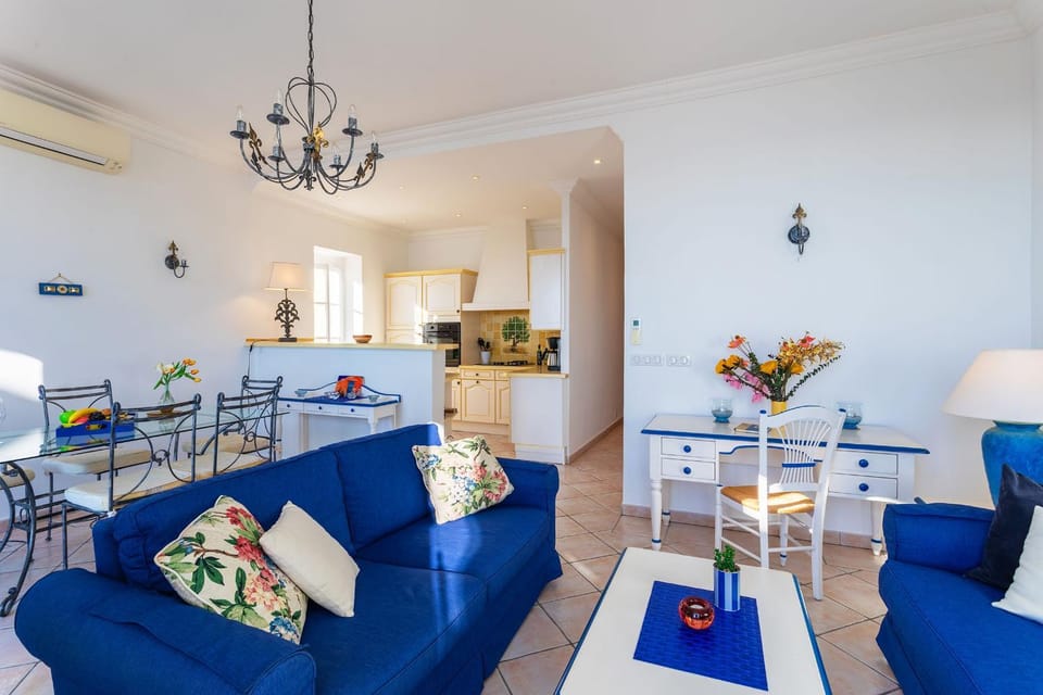 Living room, Dining area, air conditioner