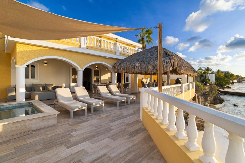Oceanfront villa Casa Mar Azul Villa in Venezuela