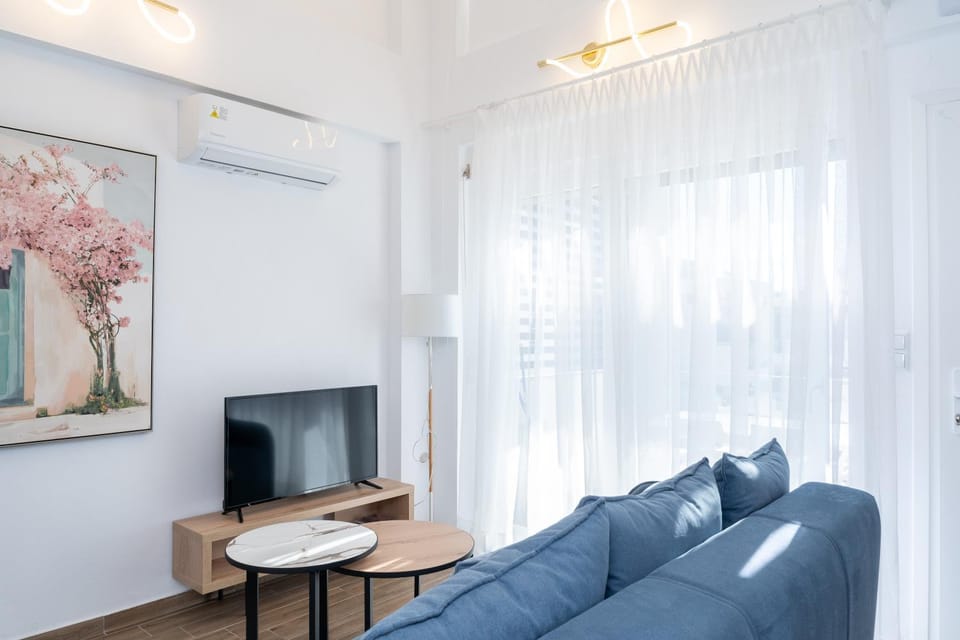 TV and multimedia, Living room, Seating area, air conditioner