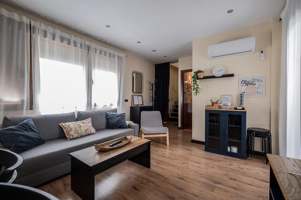TV and multimedia, Living room, Seating area, air conditioner