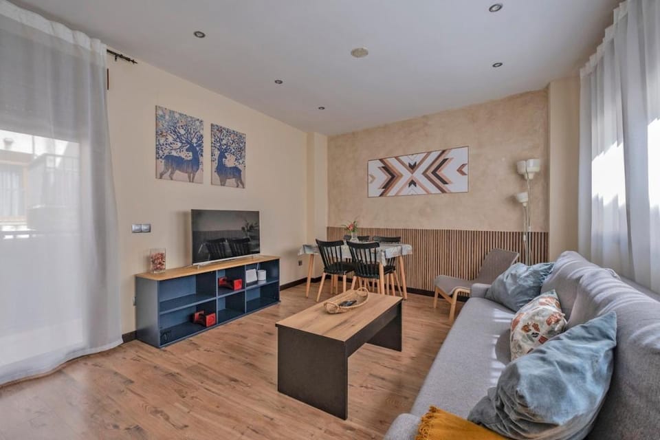 Communal lounge/ TV room, Living room, Dining area