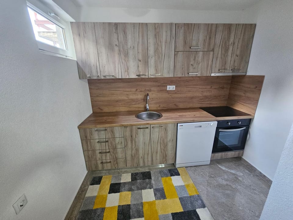 Kitchen or kitchenette, pet friendly, stove