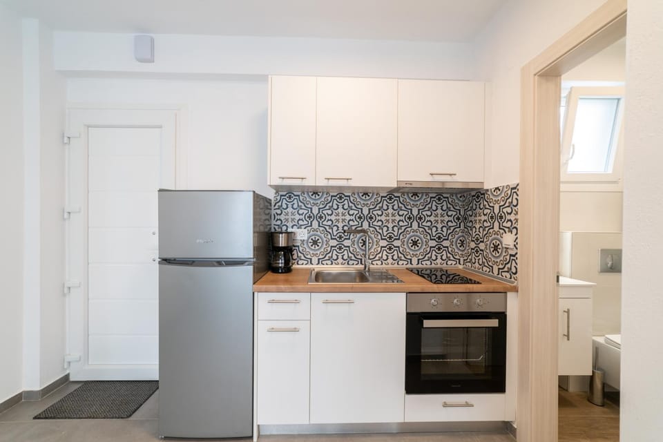Kitchen or kitchenette, pet friendly, stove