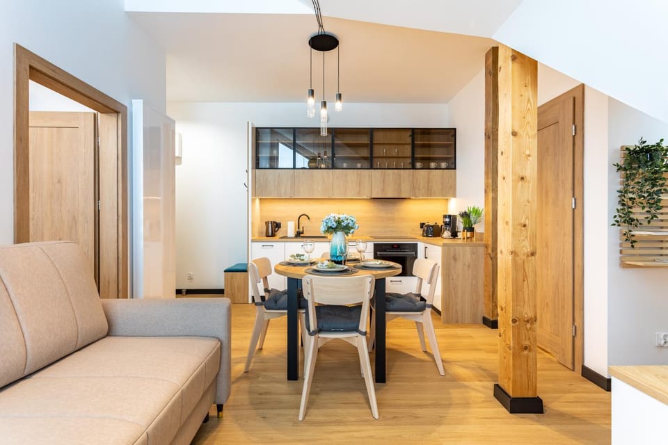 Kitchen or kitchenette, Seating area