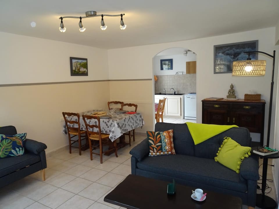 Living room, Dining area