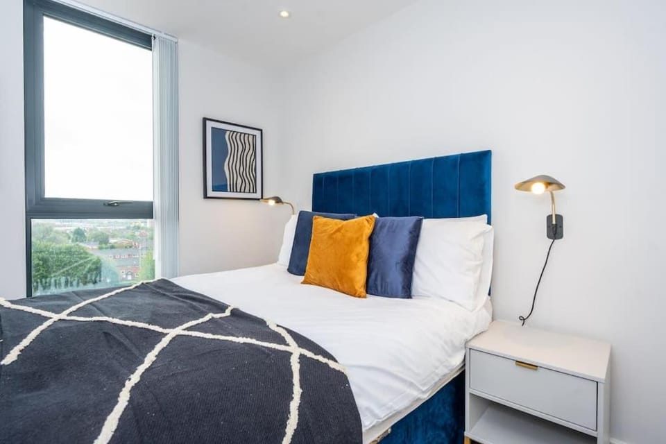 Stunning Brand New 3 Bed By Valore Property Services Apartment in Salford