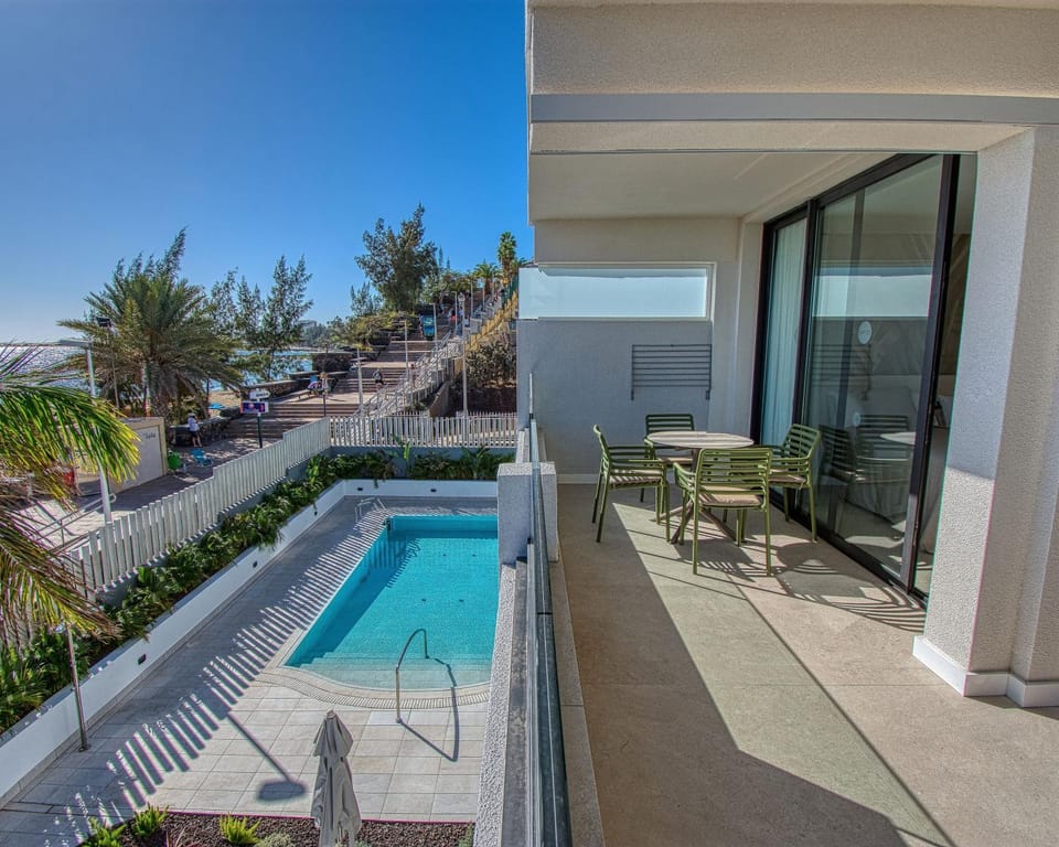 Property building, Swimming pool