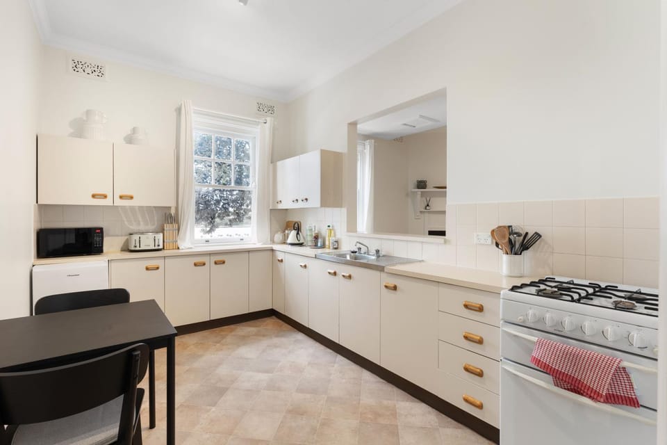 Kitchen or kitchenette, minibar, oven, pet friendly, stove