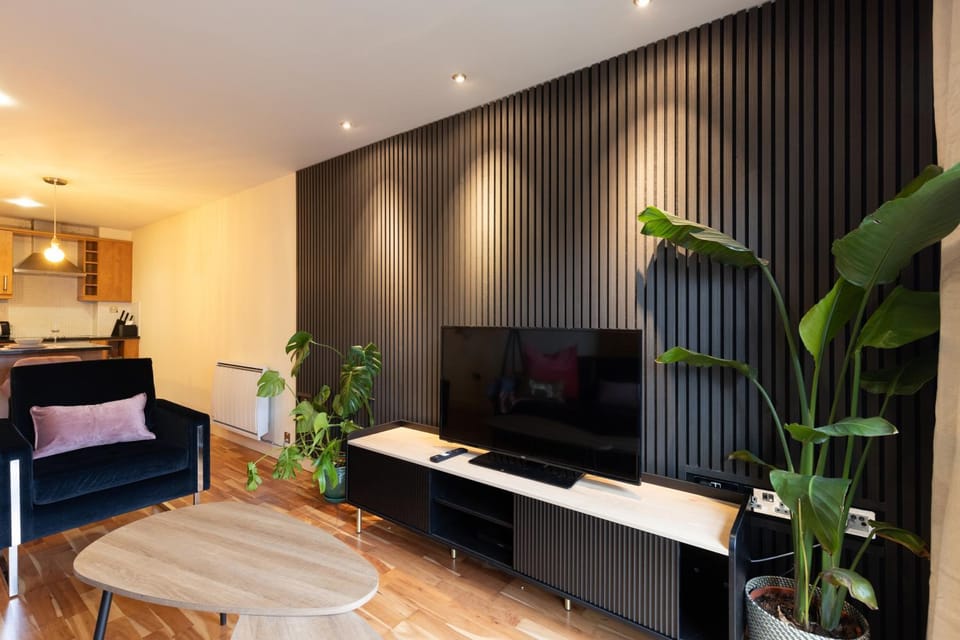 Communal lounge/ TV room, TV and multimedia, Living room, Seating area, Evening entertainment