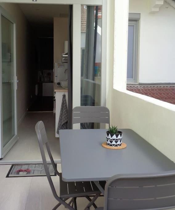 Appartement Hestia F1 bis + terrasse hyper centre Apartment in Jura